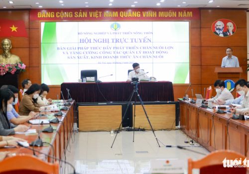 Bộ Nông nghiệp muốn doanh nghiệp không vội tăng giá thức ăn chăn nuôi