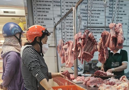 Nghịch lý: Giá heo hơi tăng nhưng thịt heo ế