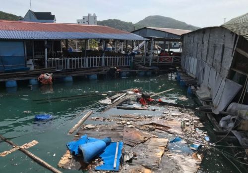 Hàng trăm tỷ đồng của người nuôi tôm hùm “bay” theo bão RAI