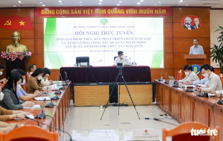 Bộ Nông nghiệp muốn doanh nghiệp không vội tăng giá thức ăn chăn nuôi