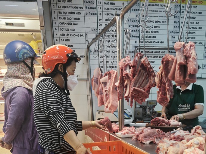 Nghịch lý Giá heo hơi tăng nhưng thịt heo ế