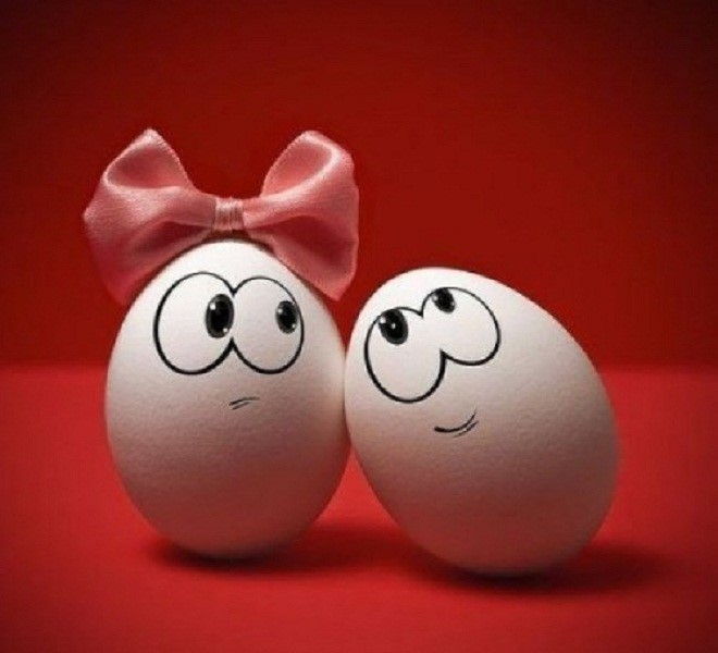 4 mẹo giúp mẹ Việt phân biệt trứng gà tẩy trắng cực chuẩn