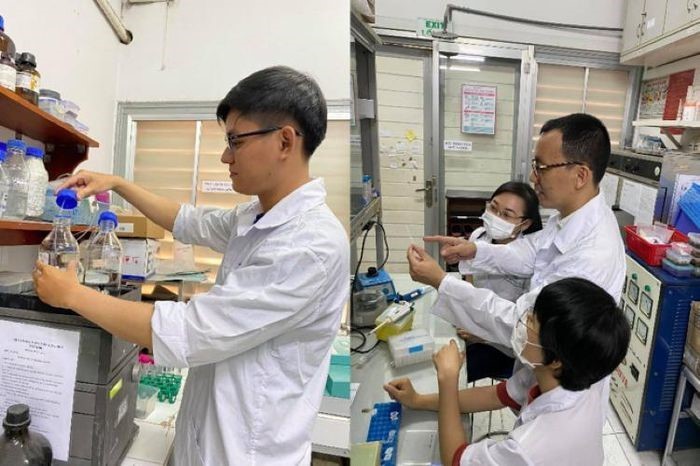 que-thu-phat-hien-benh-tren-tom