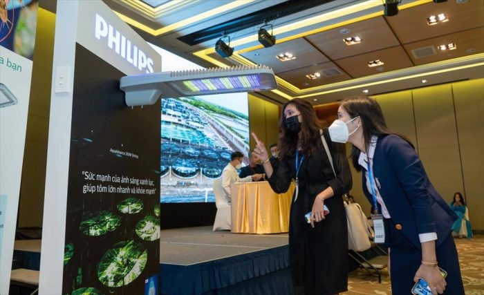 su-dung-den-philips-ket-hop-cong-thuc-anh-sang-nang-dong-e1649227036475