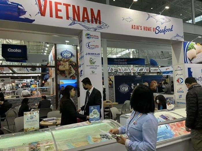 trien-lam-thuy-san-bac-my