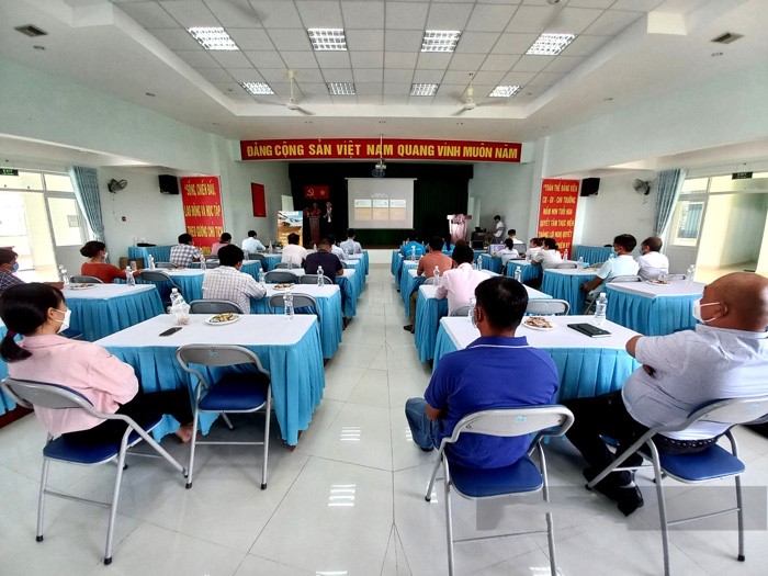 xuat-khau-tom-truc-tuyen